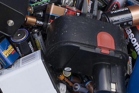废旧电池片回收价格_锂电池回收多少钱_电池回收多少钱一吨
